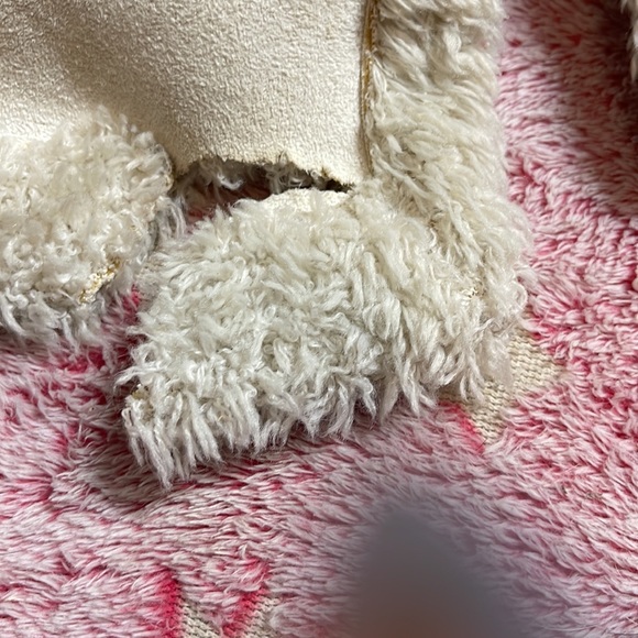 Cream color coat with fluffy inside - Picture 3 of 5